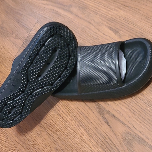 Black cloud cushion nonslip slides - Picture 3 of 3